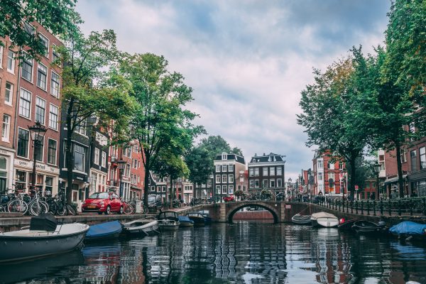 Ámsterdam: una ciudad con encanto y diversión. Ámsterdam: una ciudad con encanto y diversión.
