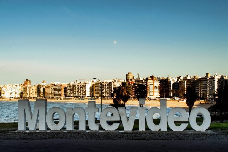 Panorámica de la ciudad de Montevideo para ilustrar el trekking en Uruguay