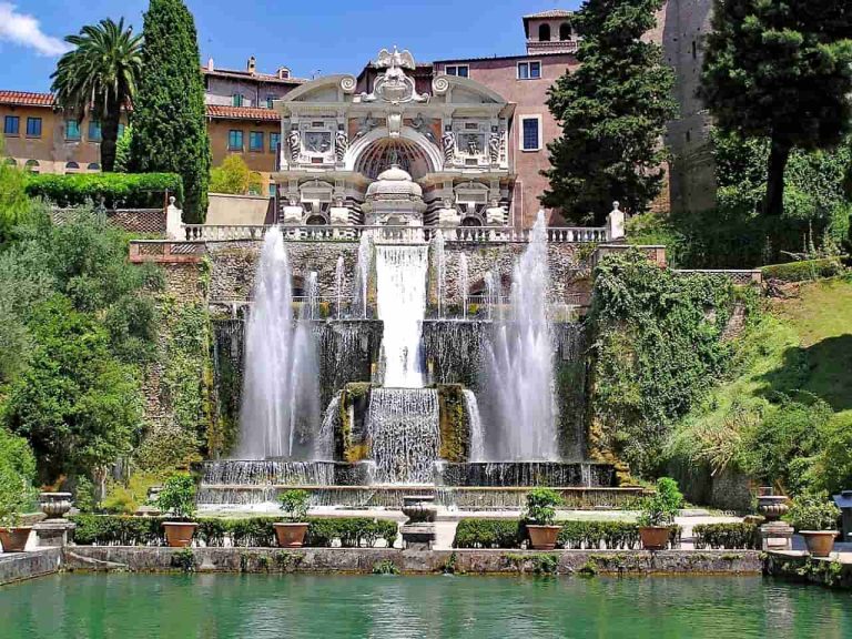 Vista sin colas y exclusiva de las fuentes de los Jardines de la Villa d'Este en Tívoli, clave de la Visita Privada.