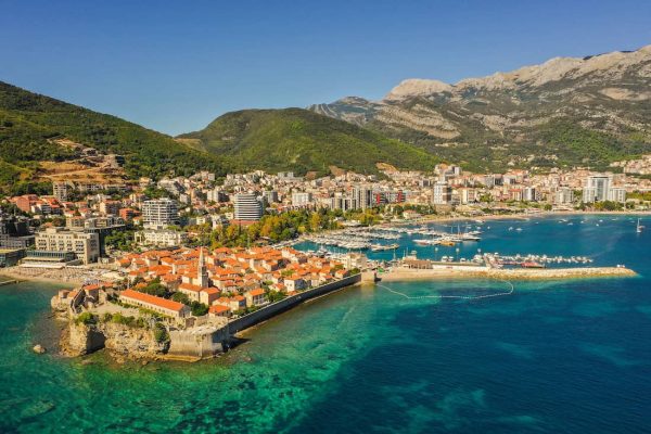 qué ver en Budva Montenegro panorámica de la costa adriática