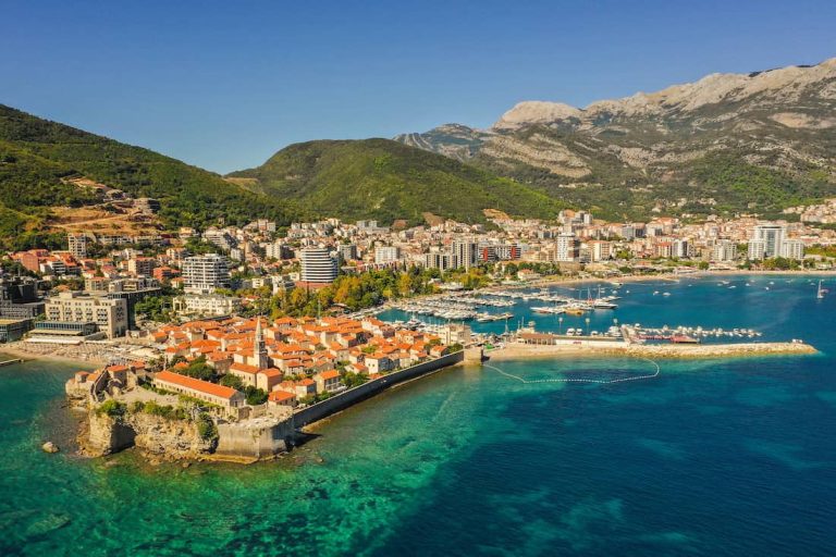 qué ver en Budva Montenegro panorámica de la costa adriática