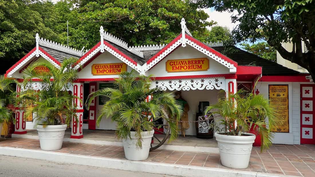 Philipsburg - Paraíso Duty-Free Front Street Philipsburg Sint Maarten con tiendas duty free y casas coloniales