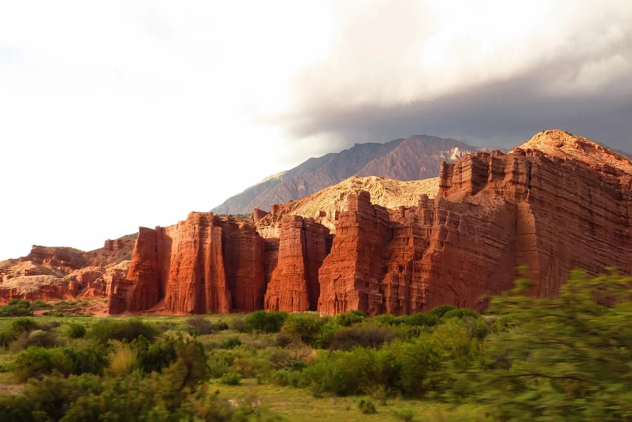 Quebrada Conchas Salta con formaciones rocosas rojas Anfiteatro Garganta Diablo