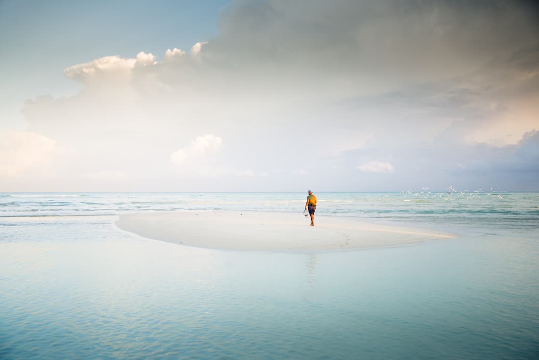 Cayos Los Roques Venezuela banco de arena aguas turquesas parque nacional Banco de arena desierto rodeado de aguas turquesas en el Parque Nacional Los Roques Venezuela playas secretas Caribe