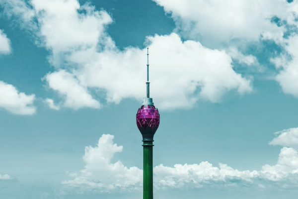 Vista panorámica de Colombo con la Torre Lotus en el centro de la ciudad