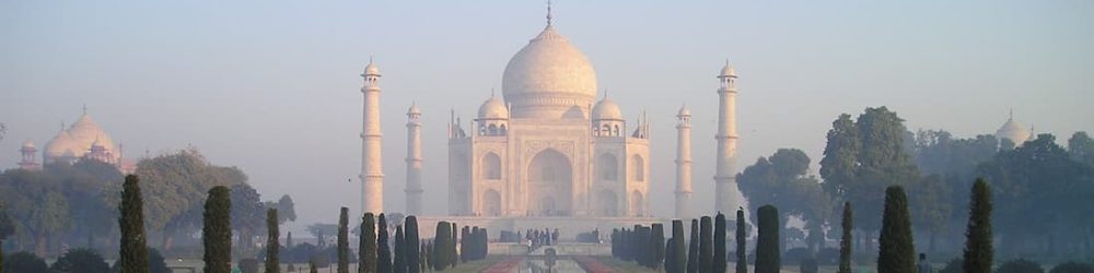 Vista del Taj Mahal al amanecer desde la excursión del Maharajas' Express en Agra con luz dorada