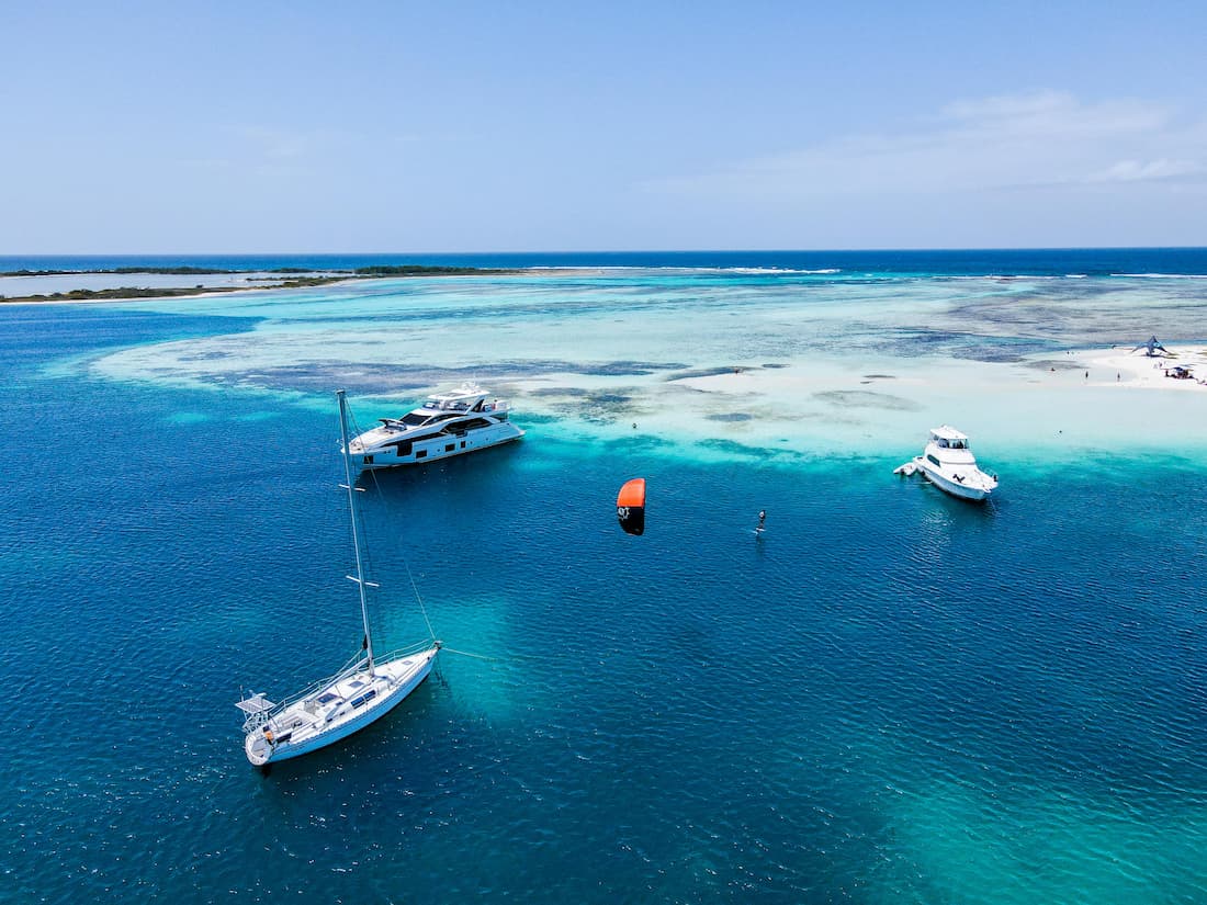 Vista aérea del archipiélago de las Islas Vírgenes Británicas con agua turquesa entorno de la Isla Necker Richard Branson
