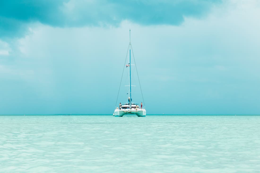 Isla Saona excursión en catamarán desde Punta Cana República Dominicana aguas turquesas paraíso caribeño