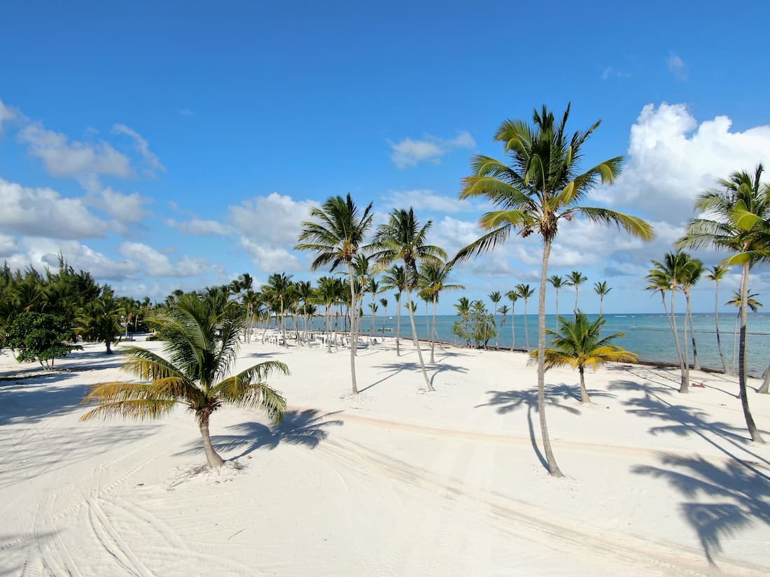Playa de Bávaro en Punta Cana República Dominicana con arena blanca y agua turquesa destino luna de miel